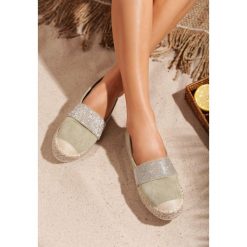 Zielone Espadryle Looking. Zielone espadryle damskie Born2be, z aplikacjami, bez obcasa, na platformie. Za 89,99 zł.