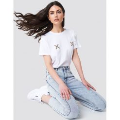 NA-KD Koszulka Double X - White. Białe t-shirty damskie marki NA-KD, z okrągłym kołnierzem. Za 72,95 zł.