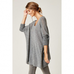 Sweter w kolorze szarym. Szare bez kategorii SCUI, z okrągłym kołnierzem. W wyprzedaży za 139,95 zł.
