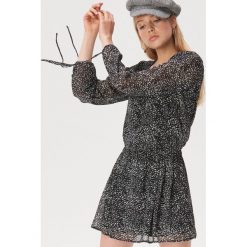 Wzorzysta sukienka z wiązaniami - Wielobarwny. Sukienki damskie Sinsay, s, bez wzorów, bez kołnierzyka, bez rękawów. Za 59,99 zł.