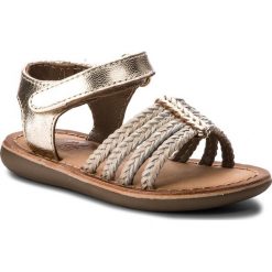 Sandały GIOSEPPO - 45038 Beige/Platinum. Żółte sandały dziewczęce Gioseppo, ze skóry, bez zapięcia. W wyprzedaży za 99,00 zł.