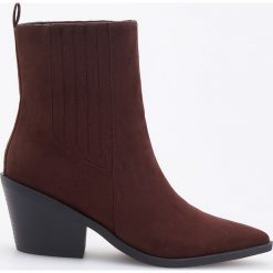 Botki z wysoką cholewką - Brązowy. Pomarańczowe botki damskie marki Reserved, przed kolano, na wysokim obcasie, bez zapięcia. Za 249,99 zł.
