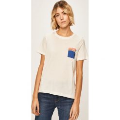 Vero Moda - T-shirt. Białe bluzki damskie Vero Moda, s, z nadrukiem, z bawełny, z okrągłym kołnierzem. W wyprzedaży za 49,90 zł.