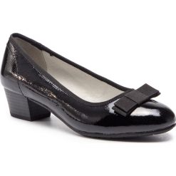 Półbuty JANA - 8-22390-22 Black Patent 018. Czarne półbuty damskie Jana, z aplikacjami, ze skóry, bez obcasa, na obcasie, bez zapięcia. Za 249,90 zł.