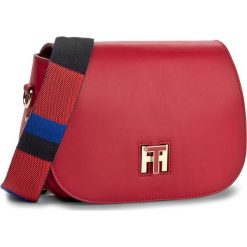 Torebka TOMMY HILFIGER - Th Twist Leather Saddle Bag AW0AW04254 614. Czerwone listonoszki damskie marki TOMMY HILFIGER. W wyprzedaży za 429,00 zł.