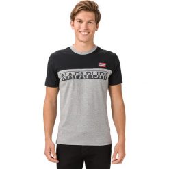 Napapijri Saras Koszulka Szary. Szare podkoszulki męskie Napapijri, m, z haftami, z bawełny, bez kołnierzyka, z krótkim rękawem, krótkie. Za 181,95 zł.