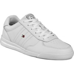 Sneakersy TOMMY HILFIGER - Lightweight Leather Sneaker Flag FM0FM02740 White YBS. Białe sneakersy męskie TOMMY HILFIGER, na co dzień, bez wzorów, ze skóry, eleganckie, bez zapięcia. Za 449,00 zł.