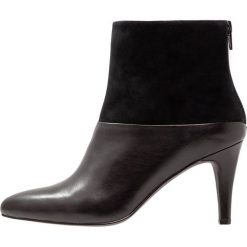 KIOMI Ankle boot black. Czarne botki damskie na zamek KIOMI, z materiału. Za 379,00 zł.