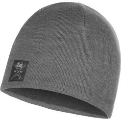 Czapka w kolorze szarym. Szare czapki męskie Buff, z materiału. W wyprzedaży za 59,95 zł.