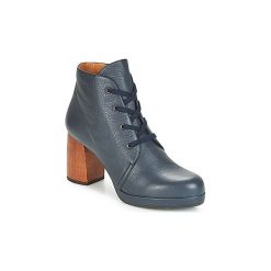 Botki Chie Mihara BONNY. Niebieskie botki damskie marki Chie Mihara, bez obcasa, bez zapięcia. Za 1175,20 zł.