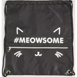 Plecak worek Meowsome - Czarny. Czarne plecaki damskie Sinsay, bez wzorów. W wyprzedaży za 19,99 zł.