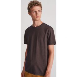 T-shirt ze strukturalnej dzianiny - Niebieski. Niebieskie t-shirty męskie Reserved, s, bez wzorów, z dzianiny, bez kołnierzyka. Za 49,99 zł.