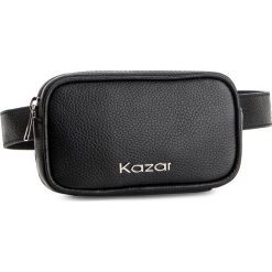 Saszetka nerka KAZAR - Kiera 37193-01-00 Black. Czarne nerki damskie Kazar, bez wzorów, ze skóry, młodzieżowe, bez dodatków. W wyprzedaży za 339,00 zł.