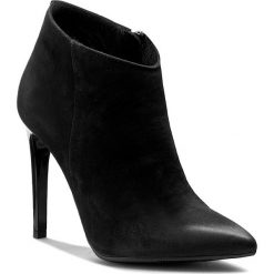 Botki CARINII - B3220 360-000-000-A49. Czarne buty zimowe damskie marki Carinii, z nubiku, na obcasie. W wyprzedaży za 249,00 zł.