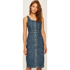 Levi's - Sukienka jeansowa. Niebieskie sukienki damskie Levi's®, na co dzień, s, bez wzorów, z bawełny, casualowe, z okrągłym kołnierzem, bez rękawów, midi, proste. W wyprzedaży za 179,90 zł.