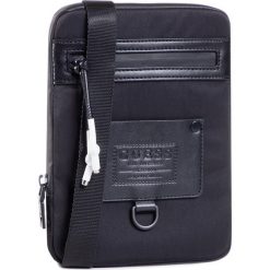 Saszetka nerka GUESS - Certosa HMCERT P0424 BLA. Czarne torby męskie skórzane Guess, z aplikacjami, z materiału, młodzieżowe. Za 329,00 zł.