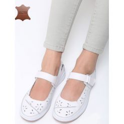 Białe Skórzane Półbuty Store Run. Białe półbuty damskie marki Born2be, bez wzorów, ze skóry, bez obcasa, na płaskiej podeszwie, bez zapięcia. Za 89,99 zł.