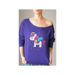 Fioletowa bluza oversize z jednorożcem. Fioletowe bluzy damskie marki One mug a day, s, z nadrukiem, bez rękawów, bez kaptura. Za 139,00 zł.