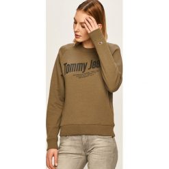 Tommy Jeans - Bluza. Zielone bluzy damskie Tommy Jeans, s, z aplikacjami, z bawełny, bez rękawów, bez kaptura. W wyprzedaży za 269,90 zł.