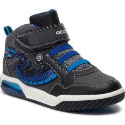 Sneakersy GEOX - J Inek B.E J949CE 05411 C0245 D Black/Royal. Niebieskie trampki chłopięce Geox, bez wzorów, ze skóry ekologicznej, bez zapięcia. W wyprzedaży za 219,00 zł.