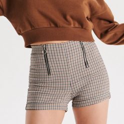 Szorty High Waist w kratę - Żółty. Żółte szorty damskie Cropp, bez wzorów, z podwyższonym stanem. Za 69,99 zł.
