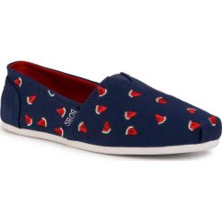 Półbuty SKECHERS - BOBS Sellin' Melon 33340/NVRD Navy/Red. Niebieskie półbuty damskie Skechers, na co dzień, bez wzorów, z tworzywa sztucznego, bez obcasa, na płaskiej podeszwie, bez zapięcia. W wyprzedaży za 179,00 zł.