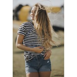 T-shirt w paski z haftem Summer. Żółte t-shirty damskie Pakamera, w paski, z dzianiny, wakacyjne, bez kołnierzyka. Za 169,00 zł.