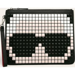 Karl Lagerfeld - Torebka skórzana. Czarne kopertówki damskie KARL LAGERFELD, z aplikacjami, ze skóry, z aplikacjami. Za 669,90 zł.