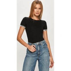 Tally Weijl - T-shirt. Czerwone bluzki damskie TALLY WEIJL, s, z nadrukiem, z elastanu, casualowe, z okrągłym kołnierzem. Za 49,90 zł.