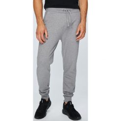 Calvin Klein Jeans - Spodnie. Szare spodnie męskie Calvin Klein Jeans, na co dzień, s, bez wzorów, z bawełny, casualowe. W wyprzedaży za 319,90 zł.