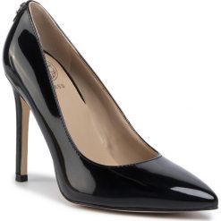 Szpilki GUESS - Crew FL5CW2 PAF08 BLACK. Czarne półbuty damskie Guess, z aplikacjami, ze skóry ekologicznej, eleganckie, bez obcasa, na obcasie, bez zapięcia. W wyprzedaży za 469,00 zł.