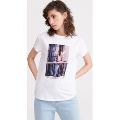 T-shirt Romeo i Julia - Biały. Białe t-shirty damskie Reserved, s, bez wzorów, bez kołnierzyka. Za 49,99 zł.