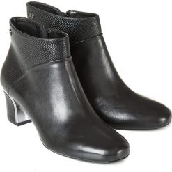 MONNARI BUT0980-020 /M69 - M69/1CZARNYLICO/TEJUS36 - czarny - Botki. Czarne botki damskie Botki, ze skóry, eleganckie, na niskim obcasie, bez zapięcia. W wyprzedaży za 317,40 zł.