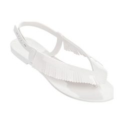 Sandały w kolorze białym. Białe sandały damskie Melissa, Pepe Jeans, bez wzorów, bez obcasa, bez zapięcia. W wyprzedaży za 119,95 zł.