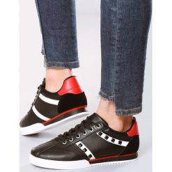 Czarne Buty Sportowe Story Goes. Czarne buty sportowe damskie Born2be, z aplikacjami, sportowe. Za 79,99 zł.