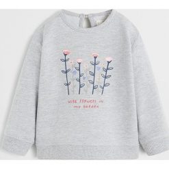 Mango Kids - Bluza dziecięca Garden 80-104 cm. Szare bluzy dziewczęce Mango Kids, z nadrukiem, z bawełny, bez rękawów, bez kaptura. Za 59,90 zł.