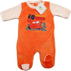 Pajacyk dla niemowlaka Disney Cars. Pomarańczowy 67 cm. Pomarańczowe body niemowlęce Cars, z motywem z bajki, bez rękawów. Za 74,67 zł.