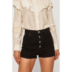 Guess Jeans - Szorty jeansowe. Czarne szorty damskie Guess Jeans, z aplikacjami, z elastanu, casualowe, z podwyższonym stanem. Za 459,90 zł.