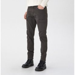 Spodnie slim fit z kieszeniami - Szary. Szare spodnie męskie House, s, bez wzorów. Za 139,99 zł.