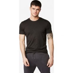 Tom Tailor Koszulka Czarny. Czarne podkoszulki męskie Tom Tailor, l, bez wzorów, z bawełny, bez kołnierzyka, z krótkim rękawem, krótkie. Za 75,95 zł.