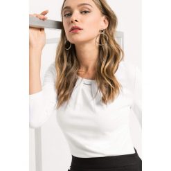 Koszulka z zakładkami. Białe t-shirty damskie Orsay, xs, z dzianiny, z okrągłym kołnierzem. Za 69,99 zł.