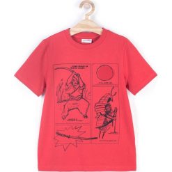Coccodrillo - T-shirt dziecięcy 128-158 cm. Czerwone t-shirty chłopięce marki COCCODRILLO, m, z nadrukiem, z bawełny, z okrągłym kołnierzem. Za 45,90 zł.