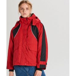 Kurtka oversize z kapturem - Czerwony. Czerwone kurtki damskie Cropp, s, bez wzorów, z kapturem. W wyprzedaży za 137,99 zł.