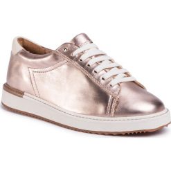 Sneakersy HUSH PUPPIES - Sabine Sneaker HW06591 Rose 657. Różowe półbuty damskie Hush Puppies, na co dzień, bez wzorów, ze skóry, bez obcasa, na płaskiej podeszwie, bez zapięcia. Za 399,00 zł.