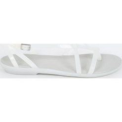 Crocs - Sandały. Białe klapki damskie Crocs, bez wzorów, z materiału, bez obcasa, na obcasie. W wyprzedaży za 199,90 zł.