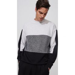 Bluza z łączonych materiałów - Czarny. Czarne bluzy męskie Reserved, s, bez wzorów, z materiału, bez kołnierzyka, bez rękawów, bez kaptura. W wyprzedaży za 69,99 zł.