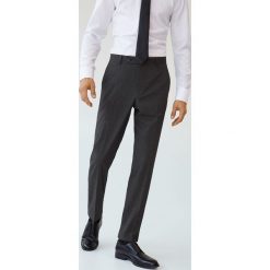 Mango Man - Spodnie Brasilia. Czarne spodnie męskie Mango Man, na co dzień, z haftami, z elastanu. Za 249,99 zł.