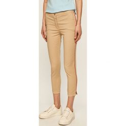 Trussardi Jeans - Spodnie. Brązowe spodnie damskie Trussardi Jeans, bez wzorów, z elastanu. W wyprzedaży za 239,90 zł.