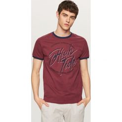 T-shirt z nadrukiem - Bordowy. Czerwone t-shirty damskie Reserved, s, z nadrukiem, bez kołnierzyka. Za 49,99 zł.