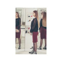 Bluzeczka Szyk czarna. Czarne bluzki damskie marki 3 for u, xl, bez wzorów, z tiulu, eleganckie, bez kołnierzyka, bez rękawów. Za 97,30 zł.